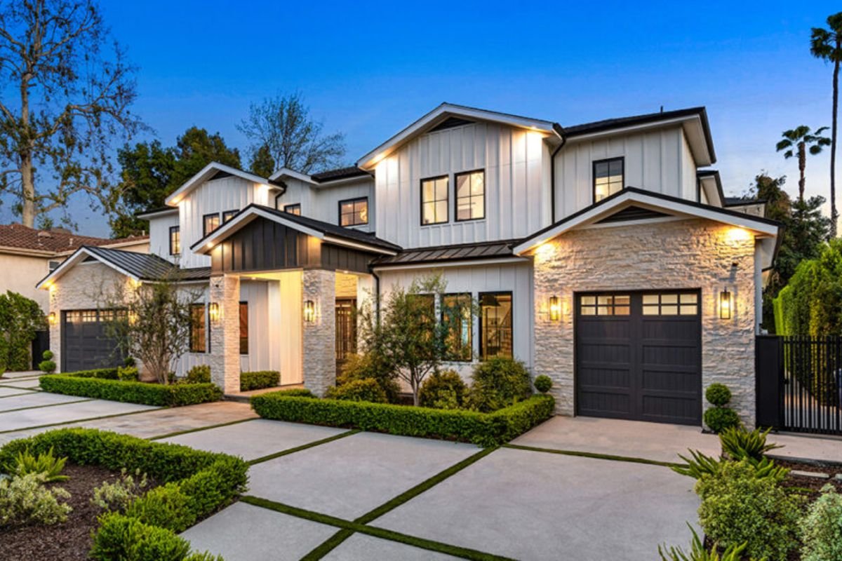 outdoor security lighting in New York City